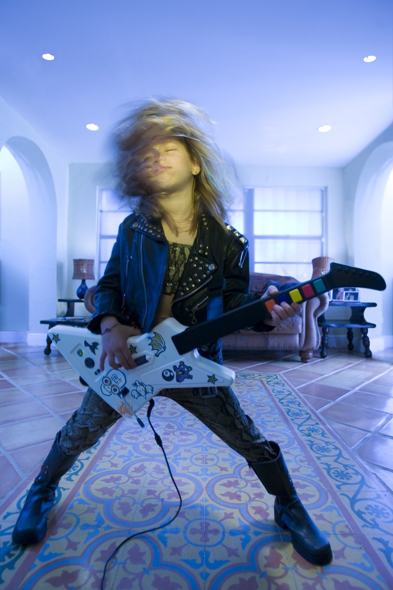 Michael Thoennes Izzi Blu